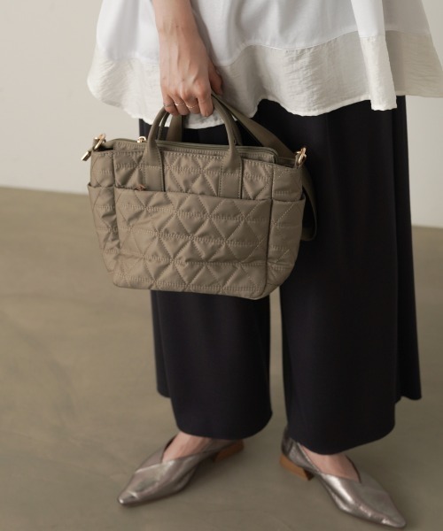 Bou Jeloud(ブージュルード)の「デザインステッチミディトート(トートバッグ・レディース・A/ブラック/カーキ・ONESIZE)」の1枚目の写真