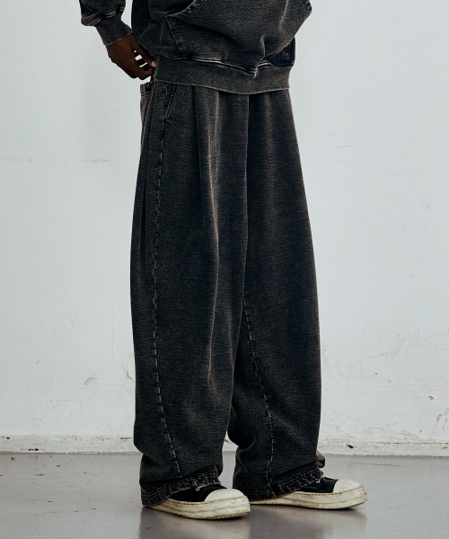 BROWNBREATH（ブラウンブレス）の「TAG TWO TUCK WIDE DENIM SWEAT PANTS（その他パンツ・レディース・ダークブルー/ブラック・SMALL/MEDIUM/LARGE/X-LARGE）」の7枚目の写真