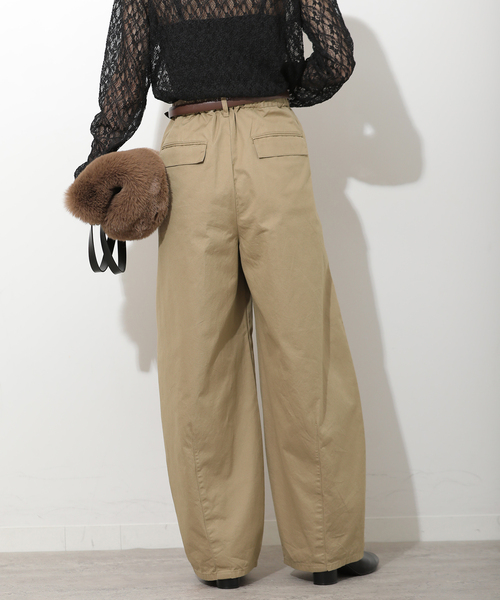 JOURNAL STANDARD relume（ジャーナルスタンダード　レリューム）の「2タックバレルレッグコットンパンツ（その他パンツ・レディース・ベージュ/ネイビー・38/36）」の8枚目の写真