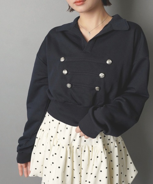 SPINNS(スピンズ)の「ショート丈スキッパ―スウェット/ナポレオンデザイン/ガールズストリート(スウェット・レディース・オートミール/ネイビー/チャコール・ONESIZE)」の3枚目の写真