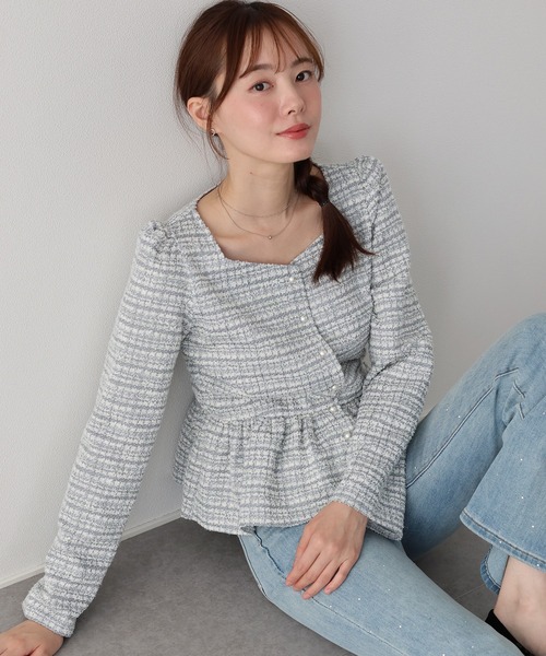 BLUEEAST(ブルーイースト)の「《2サイズ展開》ツイードペプラムトップス(カーディガン/ボレロ・レディース・グレー/ブラック/ホワイト・MEDIUM/LARGE)」の1枚目の写真