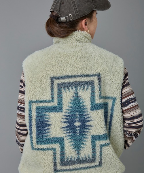 PENDLETON(ペンドルトン)の「PENDLETON/ペンドルトン ジャガードボアリバーシブルベスト(ベスト・メンズ・ベージュ/ネイビー/ブラック・SMALL/LARGE/MEDIUM)」の3枚目の写真