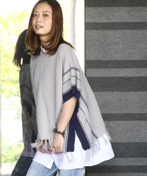 Denime(ドゥニーム)の「コットン 2ウェイ ポンチョ(カーディガン/ボレロ・レディース・ネイビー/オフホワイト/グレー・MEDIUM)」の19枚目の写真