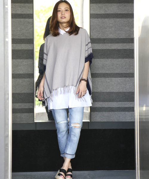 Denime(ドゥニーム)の「コットン 2ウェイ ポンチョ(カーディガン/ボレロ・レディース・ネイビー/オフホワイト/グレー・MEDIUM)」の20枚目の写真