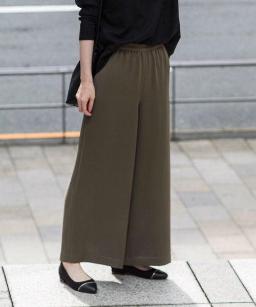 NATURAL BEAUTY BASIC(ナチュラルビューティーベーシック)の「ダブルクロスワイドパンツ(その他パンツ・レディース・カーキ/ネイビー・SMALL/MEDIUM)」の1枚目の写真