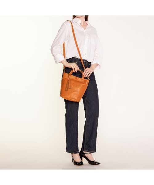 IL BISONTE（イルビゾンテ）の「IL BISONTE / ORIGINAL LEATHER / ハンドバッグ（ハンドバッグ・レディース・ブラック/ダークブラウン/ナチュラル/ライトブラウン/ネイビー/グレー/オリーブ/グリーン/レッド/レンガ・FREE）」の13枚目の写真