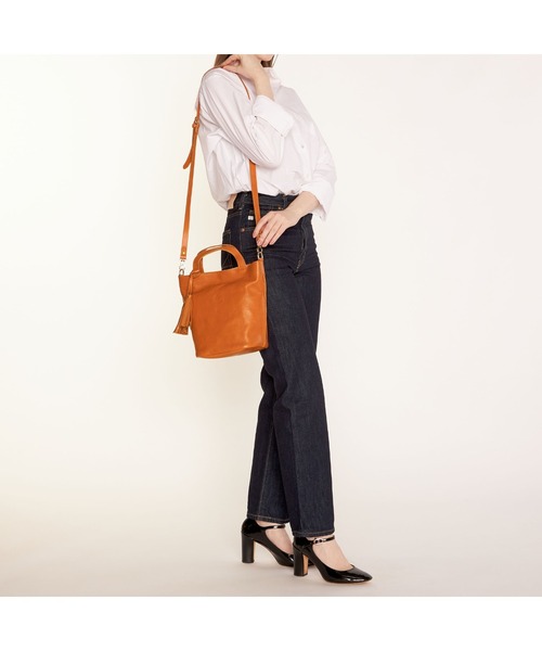 IL BISONTE(イルビゾンテ)の「IL BISONTE / ORIGINAL LEATHER / ハンドバッグ(ハンドバッグ・レディース・ブラック/ダークブラウン/ナチュラル/ライトブラウン/ネイビー/グレー/オリーブ/グリーン/レッド/レンガ・FREE)」の21枚目の写真