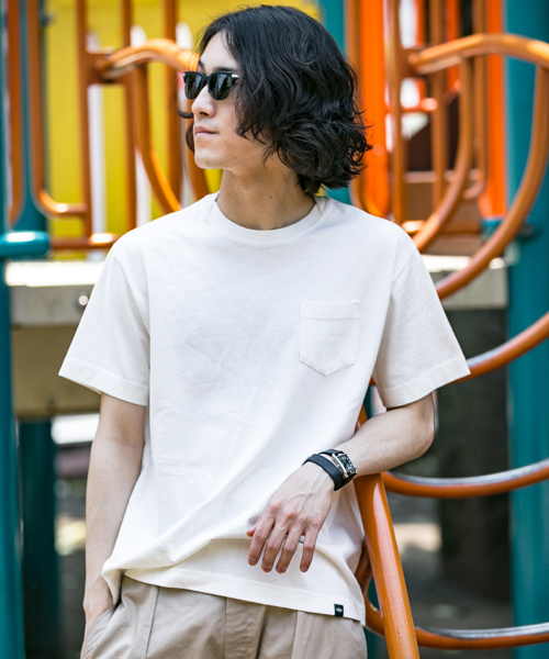 WORK NOT WORK URBAN RESEARCH（ワークノットワークアーバンリサーチ）の「WORK NOT WORK　ヘビーコットン刺繍ポケットTシャツ（Tシャツ/カットソー・メンズ・オフホワイト/カーキ/ネイビー・MEDIUM/SMALL/LARGE）」の2枚目の写真