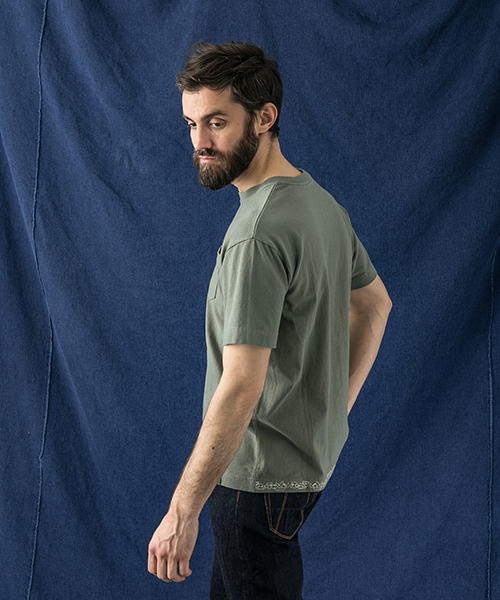 WORK NOT WORK URBAN RESEARCH（ワークノットワークアーバンリサーチ）の「WORK NOT WORK　ヘビーコットン刺繍ポケットTシャツ（Tシャツ/カットソー・メンズ・オフホワイト/カーキ/ネイビー・MEDIUM/SMALL/LARGE）」の10枚目の写真