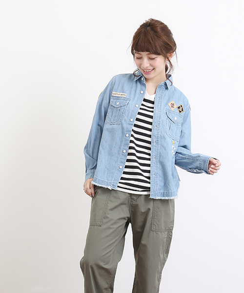 CUBE SUGAR（キューブシュガー）の「5.5オンスデニム ワッペン付ミリタリーシャツ（シャツ/ブラウス・レディース・ベージュ/ネイビー/ブルー・M）」の21枚目の写真