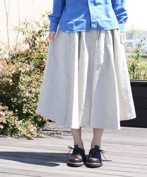 BEAMS BOY（ビームスボーイ）の「BEAMS BOY / リネン起毛サーキュラー（スカート・レディース・ベージュ/ブルー・ONE SIZE）」の2枚目の写真