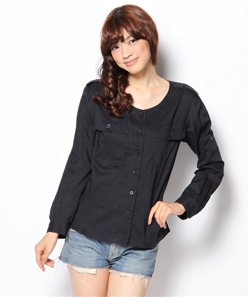 KariAng（カリアング）の「フラップＰＫノーカラーシャツ（シャツ/ブラウス・レディース・ホワイト/ベージュ/ネイビー・SMALL/MEDIUM）」の3枚目の写真