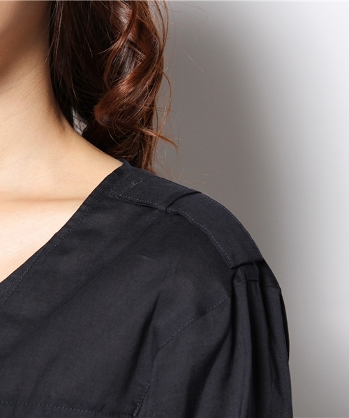 KariAng（カリアング）の「フラップＰＫノーカラーシャツ（シャツ/ブラウス・レディース・ホワイト/ベージュ/ネイビー・SMALL/MEDIUM）」の5枚目の写真