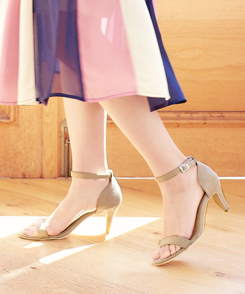 KOBE LETTUCE（コウベレタス）の「アンクルストラップ付7cmローヒールカラーサンダル（サンダル・レディース・サックスブルー/パープル系その他/レッド/ベージュ/ホワイト系その他/ブラック/シルバー系その他/ネイビー/イエロー/チェック・LL/M/S/L）」の4枚目の写真