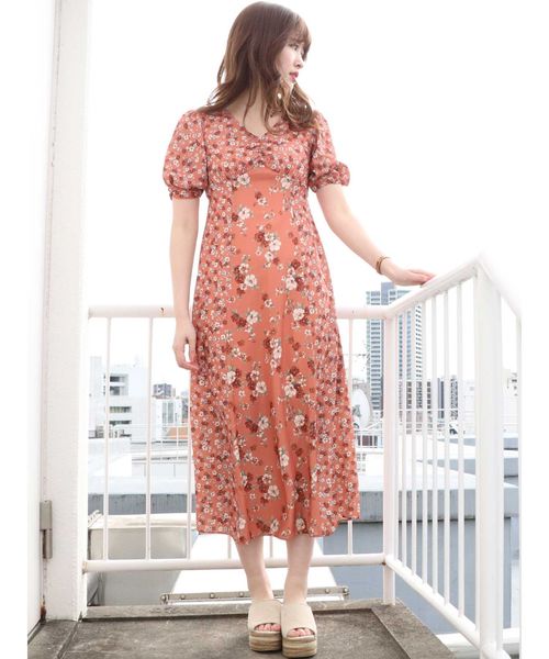 dazzlin（ダズリン）の「フラワーパターン切替マキシワンピース（ワンピース・レディース・ベージュ/オレンジ/ネイビー・MEDIUM/SMALL）」の15枚目の写真