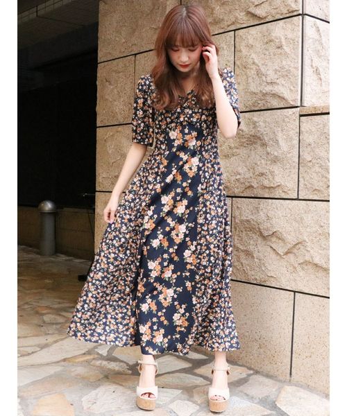 dazzlin（ダズリン）の「フラワーパターン切替マキシワンピース（ワンピース・レディース・ベージュ/オレンジ/ネイビー・MEDIUM/SMALL）」の13枚目の写真