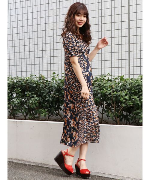dazzlin（ダズリン）の「フラワーパターン切替マキシワンピース（ワンピース・レディース・ベージュ/オレンジ/ネイビー・MEDIUM/SMALL）」の10枚目の写真