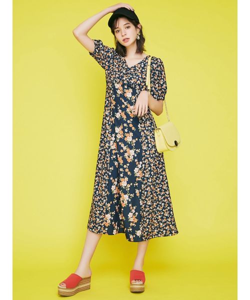 dazzlin（ダズリン）の「フラワーパターン切替マキシワンピース（ワンピース・レディース・ベージュ/オレンジ/ネイビー・MEDIUM/SMALL）」の22枚目の写真