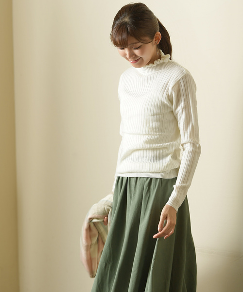 rps（アールピーエス）の「ワイドリブフリルハイネック長袖ニットプルオーバー（ニット/セーター・レディース・チャコールグレー/ブラック/ダークグリーン/オフホワイト/ボルドー/マスタード/杢グレー・M/L）」の2枚目の写真