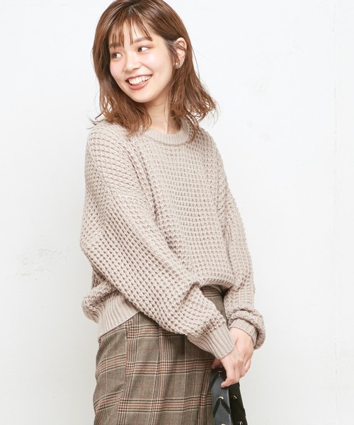 natural couture（ナチュラルクチュール）の「ワッフル編みニットプルオーバー（ニット/セーター・レディース・オフホワイト/ブラウン/グレイッシュベージュ/パープル・FREE）」の6枚目の写真