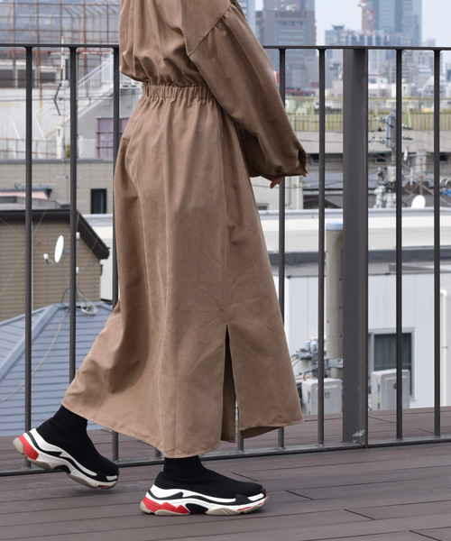 w closet（ダブルクローゼット）の「Vネックウエストドロストワンピース（ワンピース・レディース・グレイッシュベージュ/パープル・FREE）」の4枚目の写真