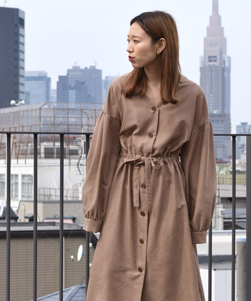 w closet（ダブルクローゼット）の「Vネックウエストドロストワンピース（ワンピース・レディース・グレイッシュベージュ/パープル・FREE）」の7枚目の写真