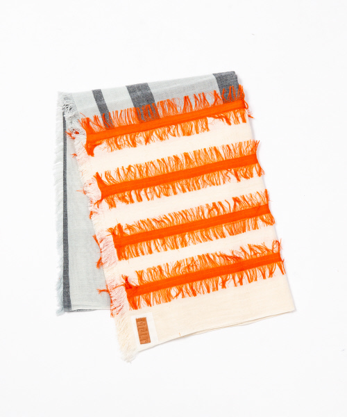 ABAHOUSE(アバハウス)の「【MELT】コットンシルクフリンジストライプストール(ストール/ショール・メンズ・ネイビー/オレンジ/グリーン・フリー)」の3枚目の写真