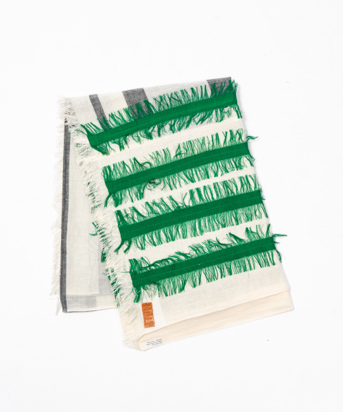 ABAHOUSE(アバハウス)の「【MELT】コットンシルクフリンジストライプストール(ストール/ショール・メンズ・ネイビー/オレンジ/グリーン・フリー)」の2枚目の写真