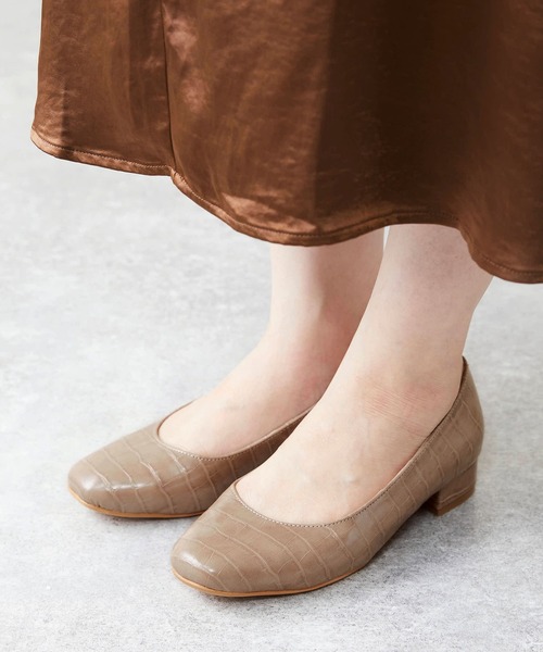 menue（メヌエ）の「freely(フリーリー)  4E スクエアトゥ パンプス（パンプス・レディース・シルバー/ブラック/ブラウン系その他/レオパード/アイボリー/ブラック系その他/グレイッシュベージュ・22.0cm/22.5cm/23.0cm/23.5cm/24.0cm/24.5cm/25.0cm/25.5cm/26.0cm/26.5cm）」の5枚目の写真
