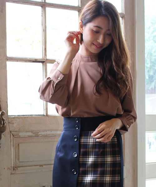 TRUDEA(トルディア)の「ハイネック バックジップブラウス(シャツ/ブラウス・レディース・ホワイト/ベージュ/モカ/グリーン/ネイビー/ピンク/キャメル/ワイン/ダークグリーン/ブラウン/ライトグレー/ピンクベージュ/アイボリー/ラベンダー・MEDIUM/LARGE)」の11枚目の写真