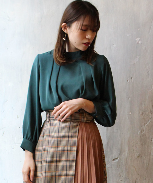 TRUDEA(トルディア)の「ハイネック バックジップブラウス(シャツ/ブラウス・レディース・ホワイト/ベージュ/モカ/グリーン/ネイビー/ピンク/キャメル/ワイン/ダークグリーン/ブラウン/ライトグレー/ピンクベージュ/アイボリー/ラベンダー・MEDIUM/LARGE)」の9枚目の写真
