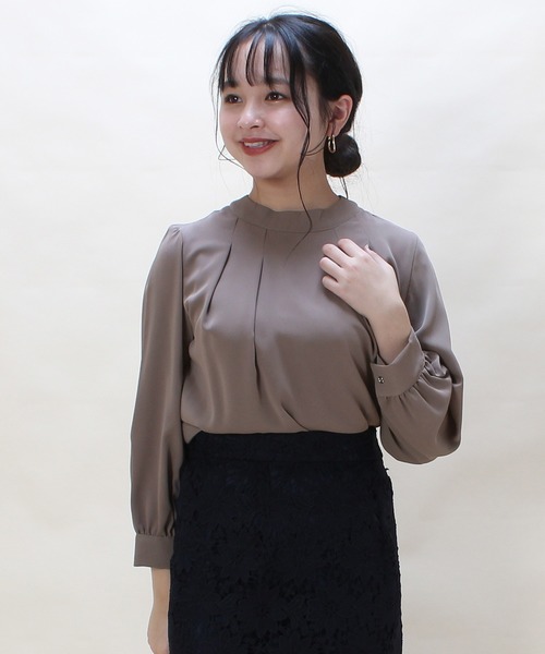 TRUDEA(トルディア)の「ハイネック バックジップブラウス(シャツ/ブラウス・レディース・ホワイト/ベージュ/モカ/グリーン/ネイビー/ピンク/キャメル/ワイン/ダークグリーン/ブラウン/ライトグレー/ピンクベージュ/アイボリー/ラベンダー・MEDIUM/LARGE)」の5枚目の写真