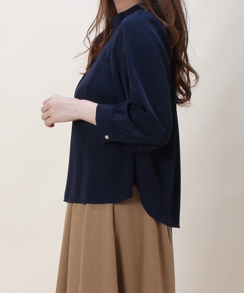 TRUDEA(トルディア)の「ハイネック バックジップブラウス(シャツ/ブラウス・レディース・ホワイト/ベージュ/モカ/グリーン/ネイビー/ピンク/キャメル/ワイン/ダークグリーン/ブラウン/ライトグレー/ピンクベージュ/アイボリー/ラベンダー・MEDIUM/LARGE)」の17枚目の写真