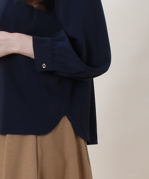 TRUDEA(トルディア)の「ハイネック バックジップブラウス(シャツ/ブラウス・レディース・ホワイト/ベージュ/モカ/グリーン/ネイビー/ピンク/キャメル/ワイン/ダークグリーン/ブラウン/ライトグレー/ピンクベージュ/アイボリー/ラベンダー・MEDIUM/LARGE)」の15枚目の写真