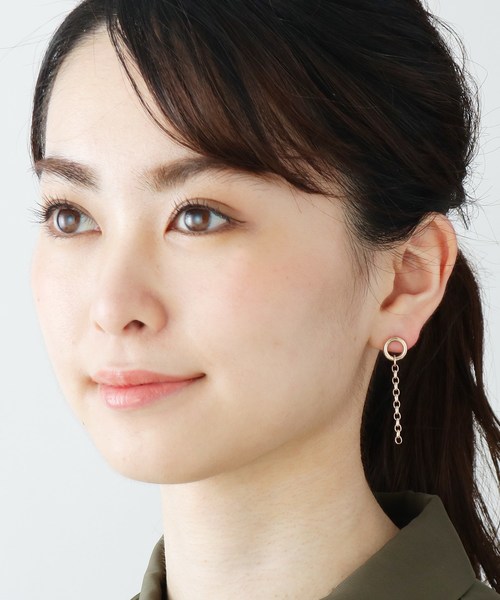 COCOSHNIK（ココシュニック）の「スラントフープ×マーヴェラスチェーン　スタッドピアス（ピアス（両耳用）・レディース・ホワイト系その他7・00）」の6枚目の写真
