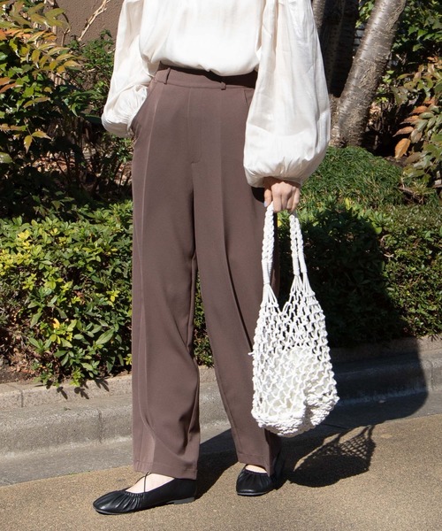 WEGO（ウィゴー）の「WEGO/カラーセンタープレスパンツ（スラックス・レディース・ブラック/グリーン/レッド/グリーン系その他/ブラウン/ナチュラル/サックスブルー/ライトピンク・MEDIUM/SMALL）」の2枚目の写真