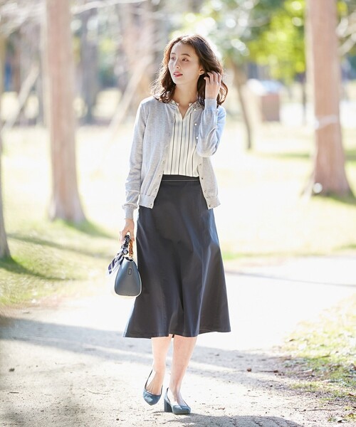 J.PRESS(ジェイプレス)の「【洗える】KNIT BASIC SSクルーネック カーディガン(カーディガン/ボレロ・レディース・ホワイト系1/ライトグレー系/ネイビー系/サックスブルー系・MEDIUM/LARGE)」の5枚目の写真