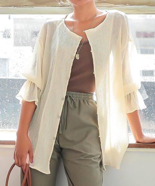 KOBE LETTUCE（コウベレタス）の「シェルボタンシアー楊柳ブラウス（シャツ/ブラウス・レディース・ブラック/ブルー/アイボリー/マスタード/ピンクベージュ・FREE）」の2枚目の写真