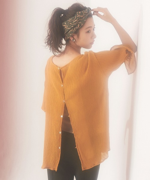 KOBE LETTUCE（コウベレタス）の「シェルボタンシアー楊柳ブラウス（シャツ/ブラウス・レディース・ブラック/ブルー/アイボリー/マスタード/ピンクベージュ・FREE）」の4枚目の写真