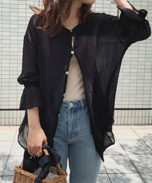 KOBE LETTUCE（コウベレタス）の「シェルボタンシアー楊柳ブラウス（シャツ/ブラウス・レディース・ブラック/ブルー/アイボリー/マスタード/ピンクベージュ・FREE）」の3枚目の写真