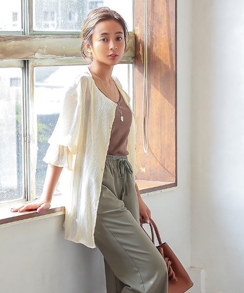 KOBE LETTUCE（コウベレタス）の「シェルボタンシアー楊柳ブラウス（シャツ/ブラウス・レディース・ブラック/ブルー/アイボリー/マスタード/ピンクベージュ・FREE）」の7枚目の写真