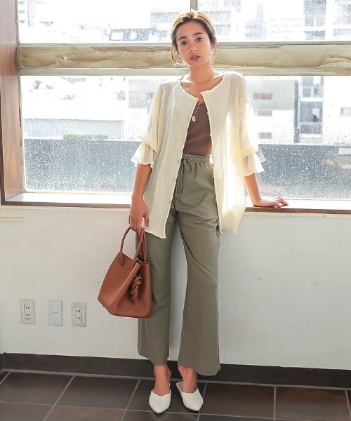 KOBE LETTUCE（コウベレタス）の「シェルボタンシアー楊柳ブラウス（シャツ/ブラウス・レディース・ブラック/ブルー/アイボリー/マスタード/ピンクベージュ・FREE）」の9枚目の写真