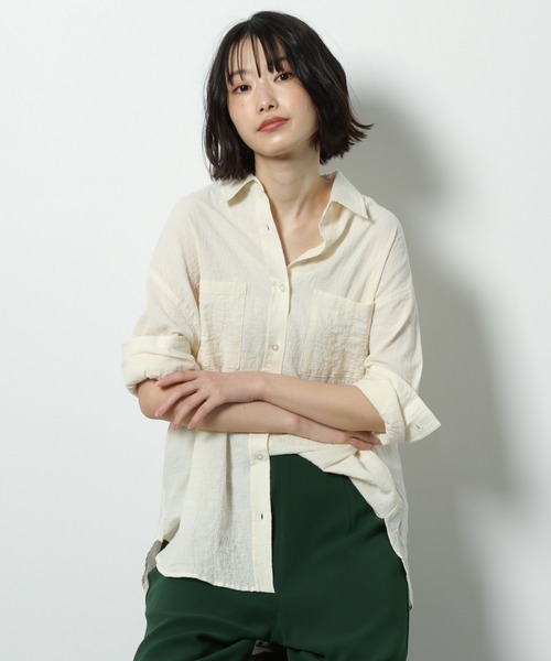 LAKOLE（ラコレ）の「コットンクリンクルリラックスシャツ / LAKOLE（シャツ/ブラウス・レディース・オフホワイト/ブラウン/カーキ/桜・SMALL/MEDIUM）」の2枚目の写真