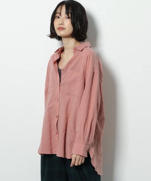 LAKOLE（ラコレ）の「コットンクリンクルリラックスシャツ / LAKOLE（シャツ/ブラウス・レディース・オフホワイト/ブラウン/カーキ/桜・SMALL/MEDIUM）」の4枚目の写真