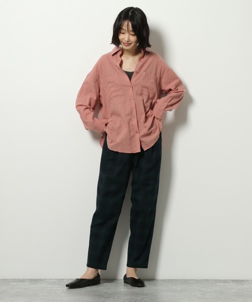 LAKOLE（ラコレ）の「コットンクリンクルリラックスシャツ / LAKOLE（シャツ/ブラウス・レディース・オフホワイト/ブラウン/カーキ/桜・SMALL/MEDIUM）」の6枚目の写真