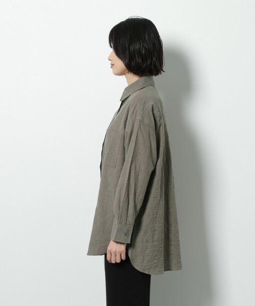 LAKOLE（ラコレ）の「コットンクリンクルリラックスシャツ / LAKOLE（シャツ/ブラウス・レディース・オフホワイト/ブラウン/カーキ/桜・SMALL/MEDIUM）」の8枚目の写真