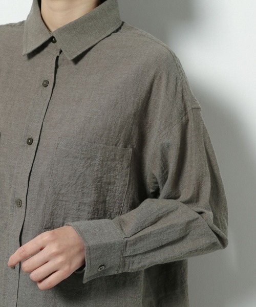 LAKOLE（ラコレ）の「コットンクリンクルリラックスシャツ / LAKOLE（シャツ/ブラウス・レディース・オフホワイト/ブラウン/カーキ/桜・SMALL/MEDIUM）」の11枚目の写真