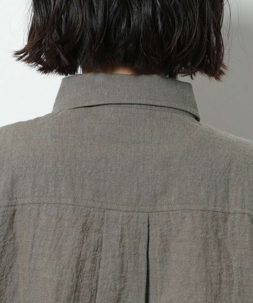 LAKOLE（ラコレ）の「コットンクリンクルリラックスシャツ / LAKOLE（シャツ/ブラウス・レディース・オフホワイト/ブラウン/カーキ/桜・SMALL/MEDIUM）」の15枚目の写真