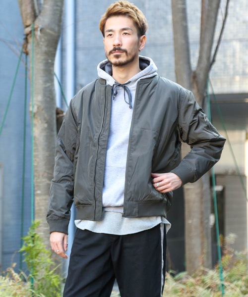 Blue Standard (ブルースタンダード)の「【BLUE STANDARD】中綿MA-1 中綿入り(MA-1・メンズ・チャコールグレー/ブラック/カーキ/ネイビー・MEDIUM/LARGE/X-LARGE/XX-LARGE)」の3枚目の写真