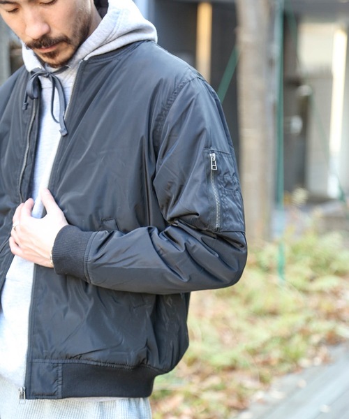 Blue Standard (ブルースタンダード)の「【BLUE STANDARD】中綿MA-1 中綿入り(MA-1・メンズ・チャコールグレー/ブラック/カーキ/ネイビー・MEDIUM/LARGE/X-LARGE/XX-LARGE)」の20枚目の写真